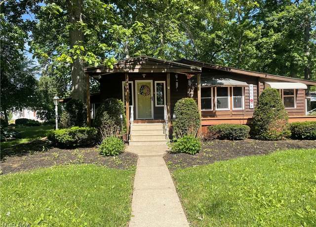 Property at 296 Ashwood Dr, Elyria, OH 44035, 2 beds, 1.5 baths