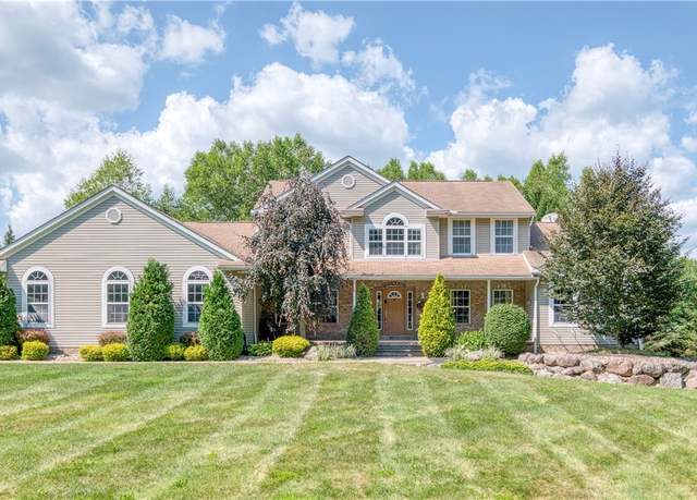 Property at 13006 Meadowwood Dr, Chardon, OH 44024, 5 beds, 3.5 baths