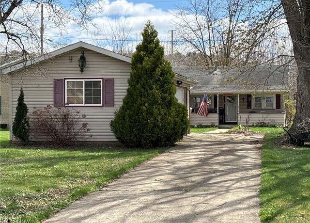 Property at 1227 Gorley St, Uhrichsville, OH 44683, 3 beds, 1 bath