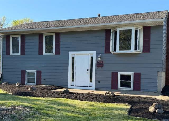 Property at 2201 Jackson St, Lorain, OH 44052, 3 beds, 1.5 baths