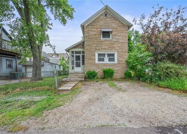 Property at 311 Sterling Ct, Akron, OH 44304, 3 beds, 1 bath