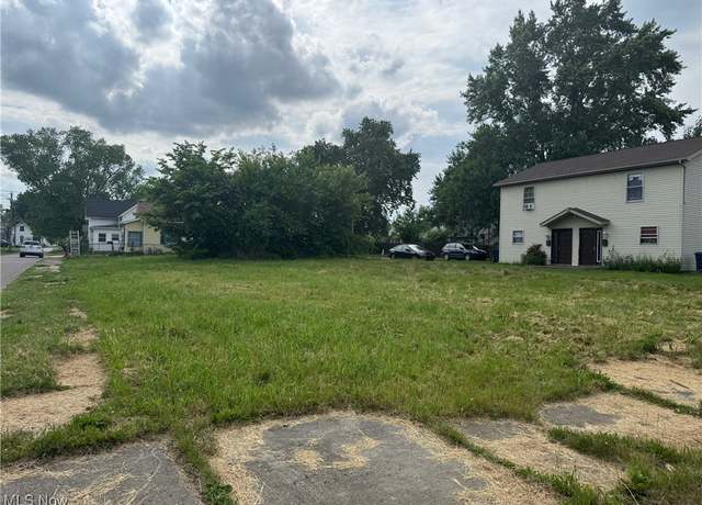 Property at 165 S 3rd St, Newark, OH 43055
