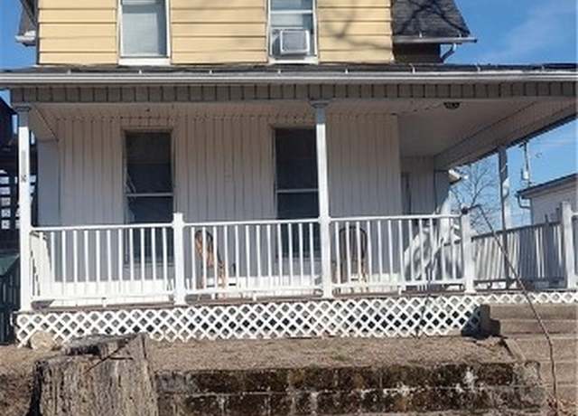 Property at 654 Vine St, Coshocton, OH 43812, 2 beds, 2 baths