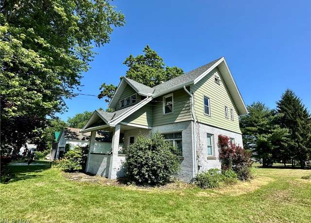 Property at 13479 Louisville St NE, Paris, OH 44669, 4 beds, 1.5 baths