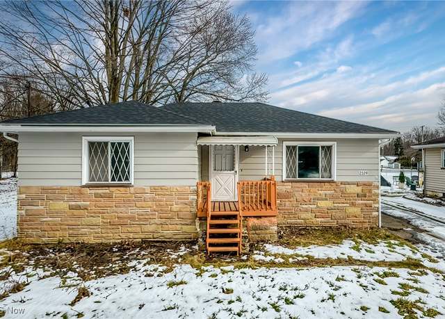 Property at 2329 S Glenwood Ave, Niles, OH 44446, 3 beds, 2 baths