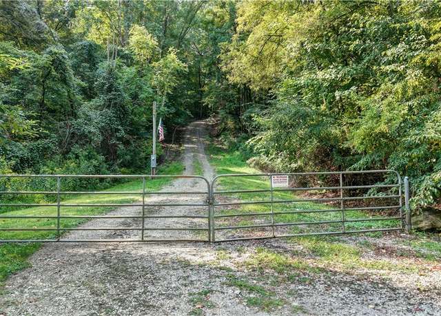 Property at 7500 Tracy Rd SE, Uhrichsville, OH 44683