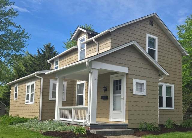 Property at 202 High St, Louisville, OH 44641, 2 beds, 1 bath