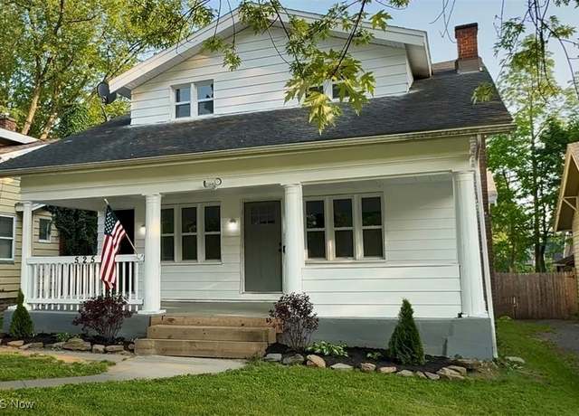 Property at 525 W Ravenwood Ave, Youngstown, OH 44511, 5 beds, 2 baths