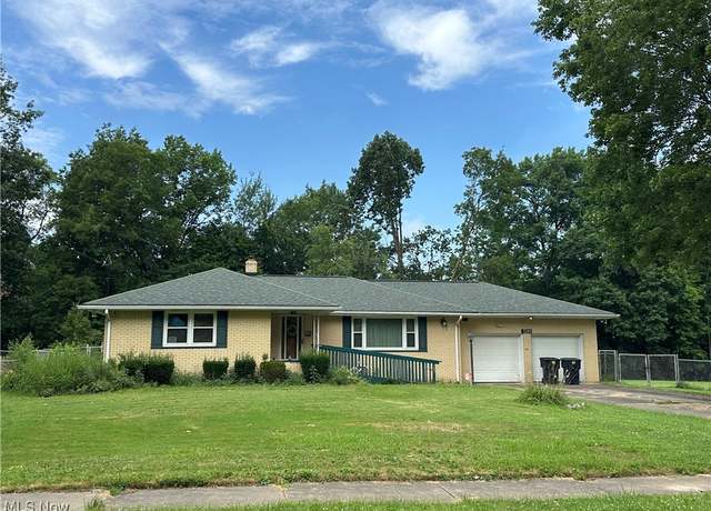 Property at 3281 Lynwood Dr NW, Warren, OH 44485, 3 beds, 2 baths
