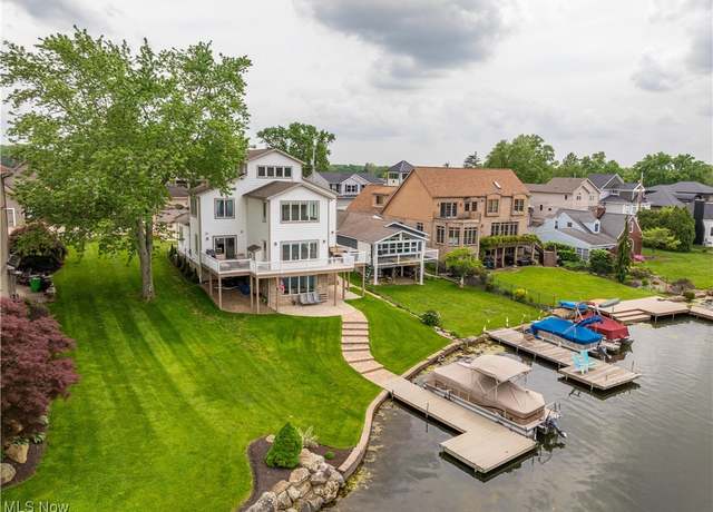 Property at 5325 S Island Dr NW, Canton, OH 44718, 3 beds, 3.5 baths