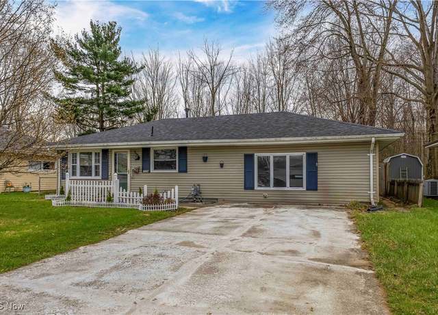 Property at 1038 Oakwood Dr, Elyria, OH 44035, 3 beds, 1 bath