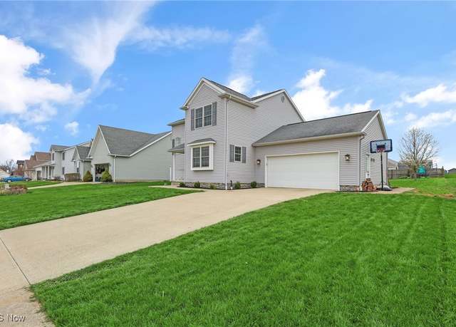 Property at 1472 Woodforest St NW, Massillon, OH 44647, 4 beds, 3.5 baths