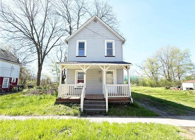 Property at 9 Woodford Ave, Elyria, OH 44035, 2 beds, 1 bath