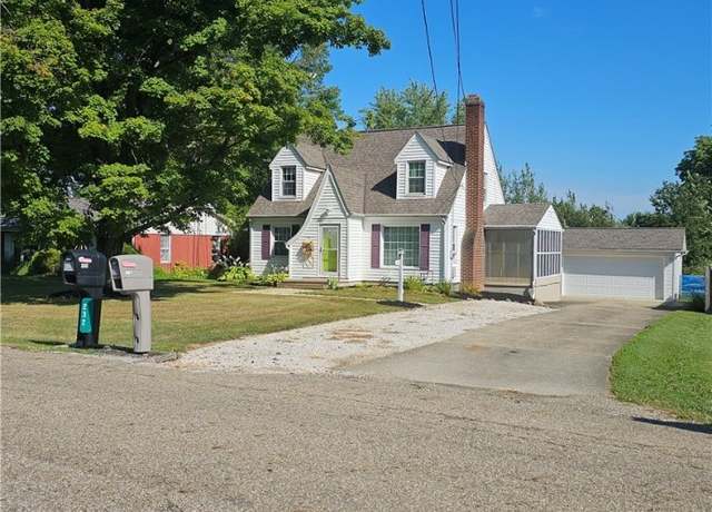 Property at 232 Glendola Ave NW, Warren, OH 44483, 3 beds, 1.5 baths