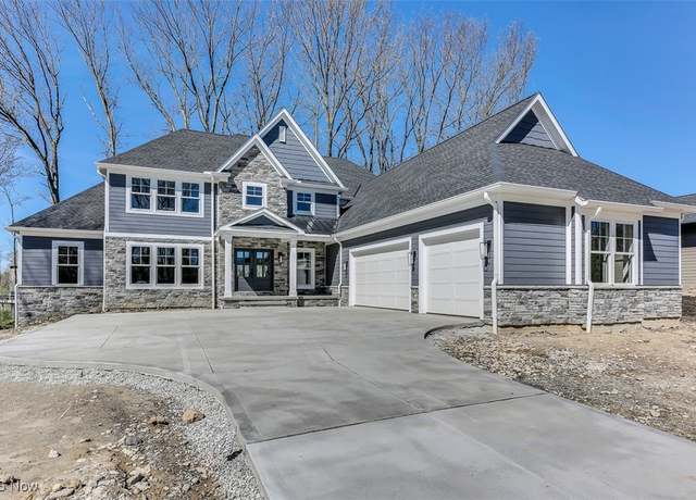 Property at 805 Club Dr W, Aurora, OH 44202, 4 beds, 3.5 baths