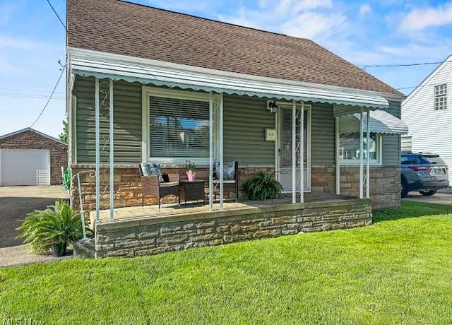Property at 230 Iroquois St, Struthers, OH 44471, 3 beds, 1 bath