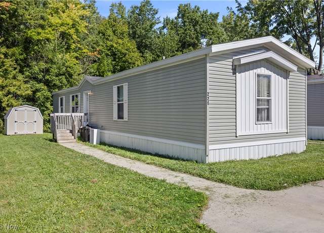 Property at 226 Rhode Island Dr, Elyria, OH 44035, 3 beds, 2 baths