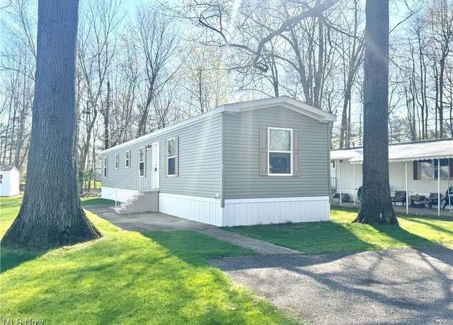 Property at 111 Westgate NE, Warren, OH 44484, 2 beds, 2 baths
