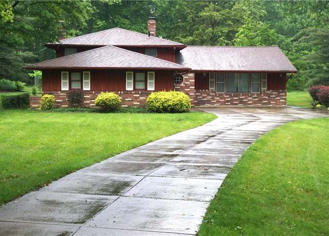 Property at 2100 W Pleasant Valley Rd, Parma, OH 44134, 3 beds, 2 baths