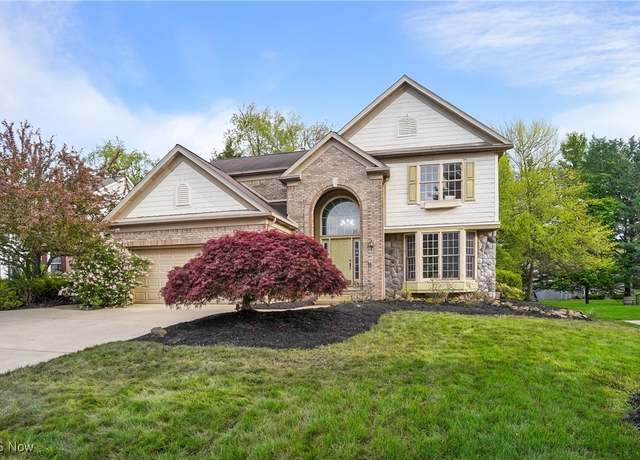 Property at 442 Adelle Dr, Northfield, OH 44067, 4 beds, 3.5 baths