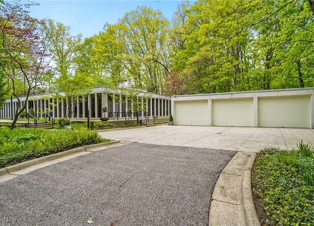 Property at 3210 N Dover Rd, Silver Lake, OH 44224, 5 beds, 3 baths