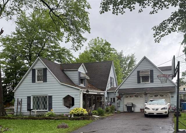 Property at 155 Smithfield St, Struthers, OH 44471, 4 beds, 2 baths