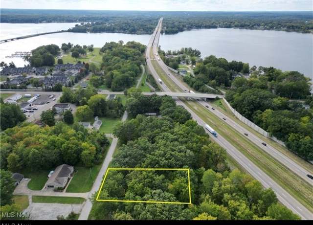 Property at 16646 Oakwood Dr, Lake Milton, OH 44429
