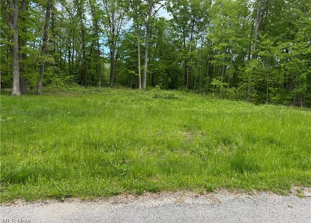 Property at 16646 Oakwood Dr, Lake Milton, OH 44429