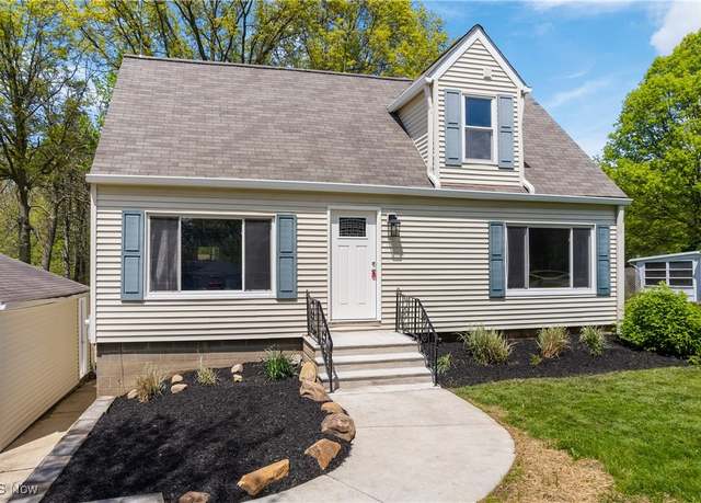 Property at 1725 Lillian Rd, Stow, OH 44224, 2 beds, 1.5 baths