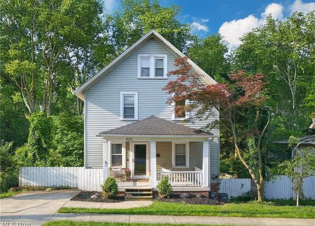 Property at 426 E Smith Rd, Medina, OH 44256, 4 beds, 2 baths