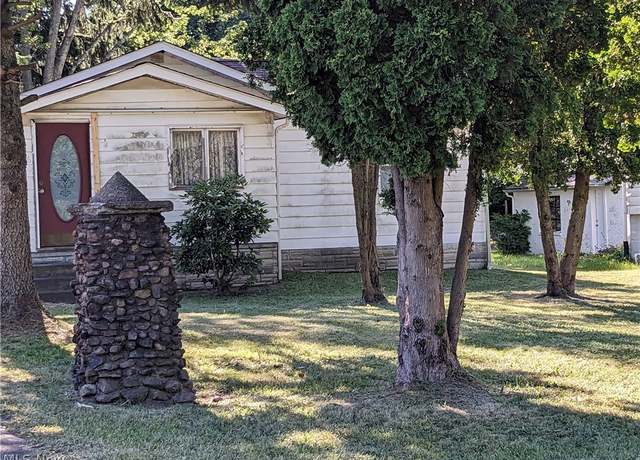 Property at 156 Jacobs Rd, Youngstown, OH 44505, 2 beds, 1 bath