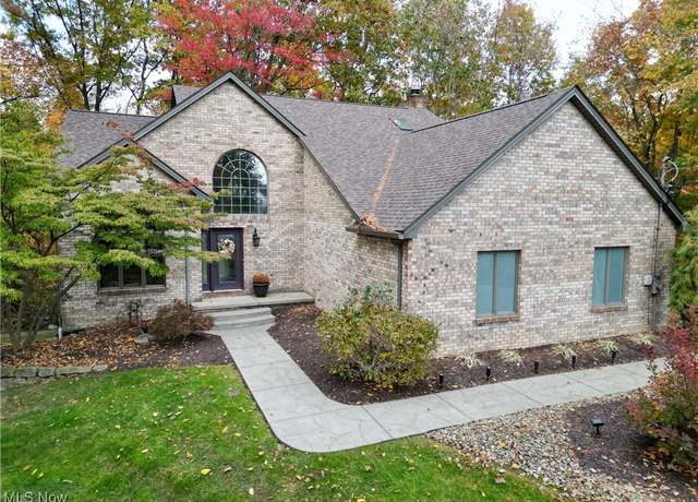 Property at 370 Wilcox Rd, Austintown, OH 44515, 4 beds, 3 baths
