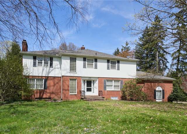 Property at 2319 Chatham Rd, Akron, OH 44313, 4 beds, 3.5 baths