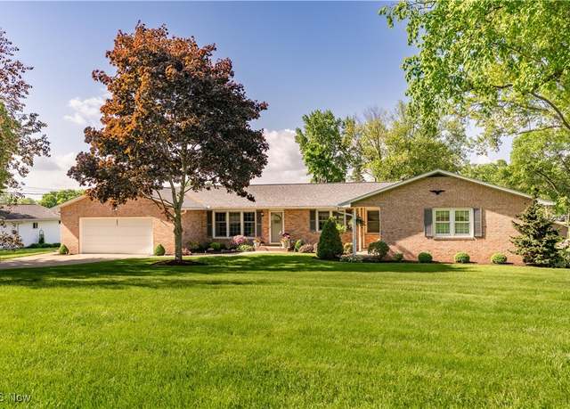 Property at 2022 Eloise Cir NE, Hartville, OH 44632, 4 beds, 3 baths