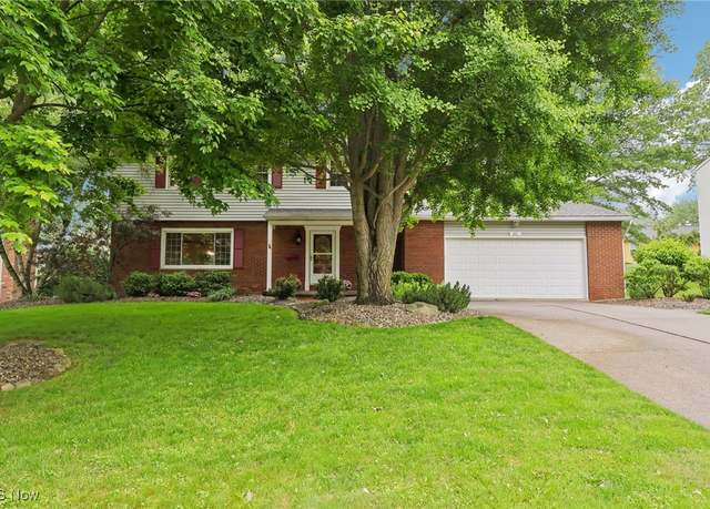 Property at 301 Windfall Ln, Wadsworth, OH 44281, 4 beds, 2.5 baths