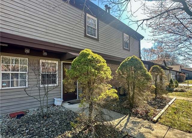 Property at 924 Nob Hill Dr #3, Niles, OH 44446, 2 beds, 1.5 baths