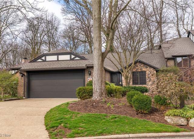 Property at 225 N Circle Dr, North Canton, OH 44709, 2 beds, 3 baths