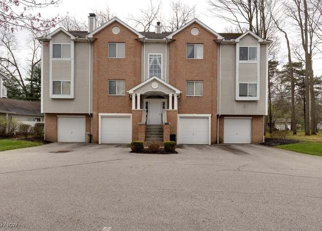 Property at 362 Village Pointe Dr, Akron, OH 44313, 3 beds, 2 baths