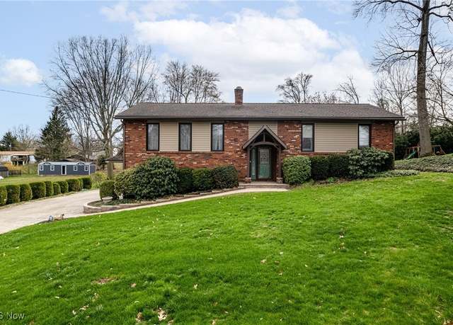 Property at 2246 Auberry Dr, Akron, OH 44312, 3 beds, 2 baths