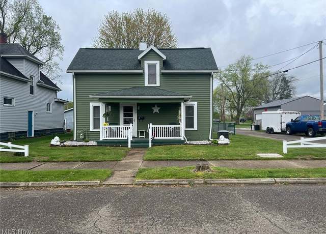 Property at 928 11th St NW, New Philadelphia, OH 44663, 3 beds, 1 bath