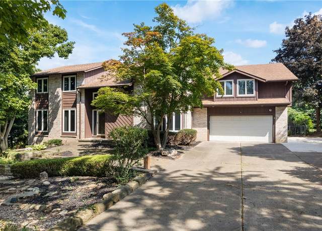 Property at 2317 Raintree St NE, Canton, OH 44705, 6 beds, 4 baths