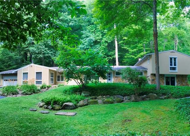 Property at 17079 Cats Den Rd, Chagrin Falls, OH 44023, 5 beds, 3.5 baths