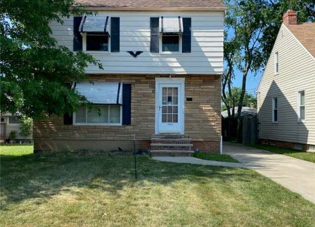 Property at 2922 Commonwealth Dr, Parma, OH 44134, 3 beds, 2 baths