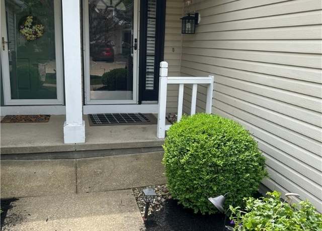 Property at 1206 Brookline Pl Unit B, Willoughby, OH 44094, 2 beds, 2 baths