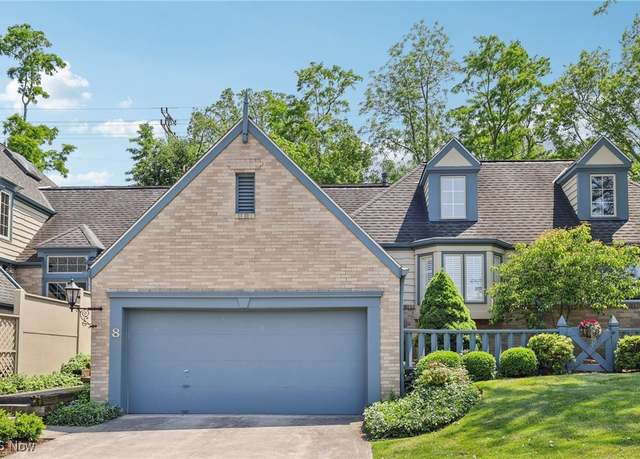 Property at 8 Baldwin Ln, Rocky River, OH 44116, 2 beds, 2.5 baths