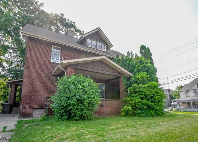 Property at 254 Park Ave SW, Canton, OH 44706, 4 beds, 2 baths