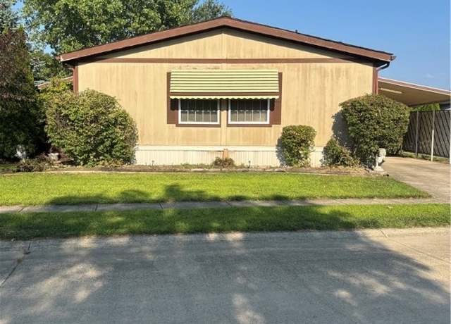 Property at 3 Concert Ln, Olmsted Twp, OH 44138, 3 beds, 2 baths