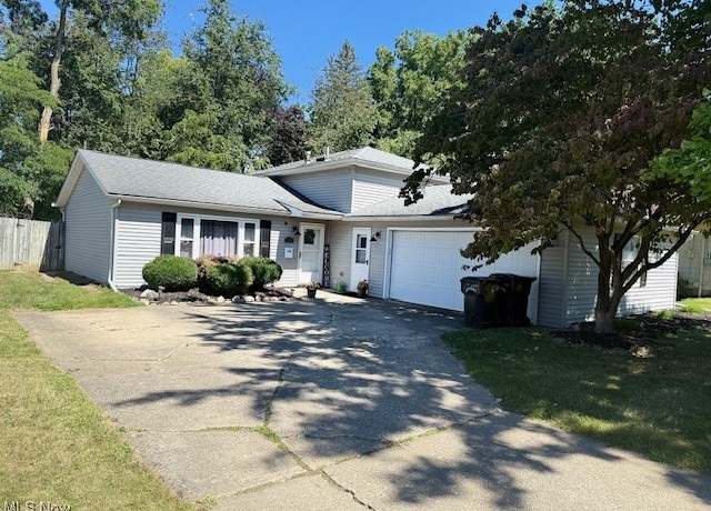 Property at 160 Pinewood Dr, Elyria, OH 44035, 3 beds, 1.5 baths