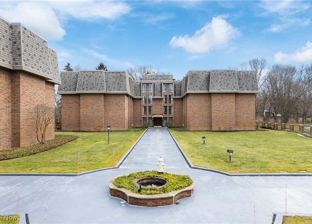 Property at 2365 Covington Rd #323, Akron, OH 44313, 2 beds, 2.5 baths