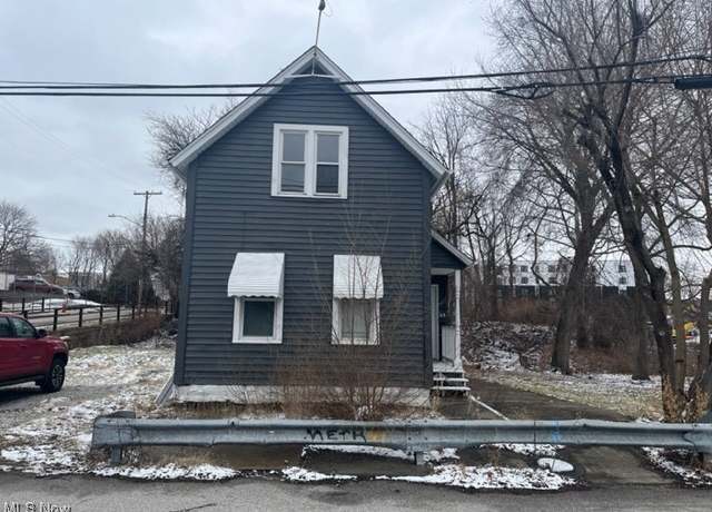 Property at 1900 Lamoille Ct, Cleveland, OH 44113, 4 beds, 1 bath
